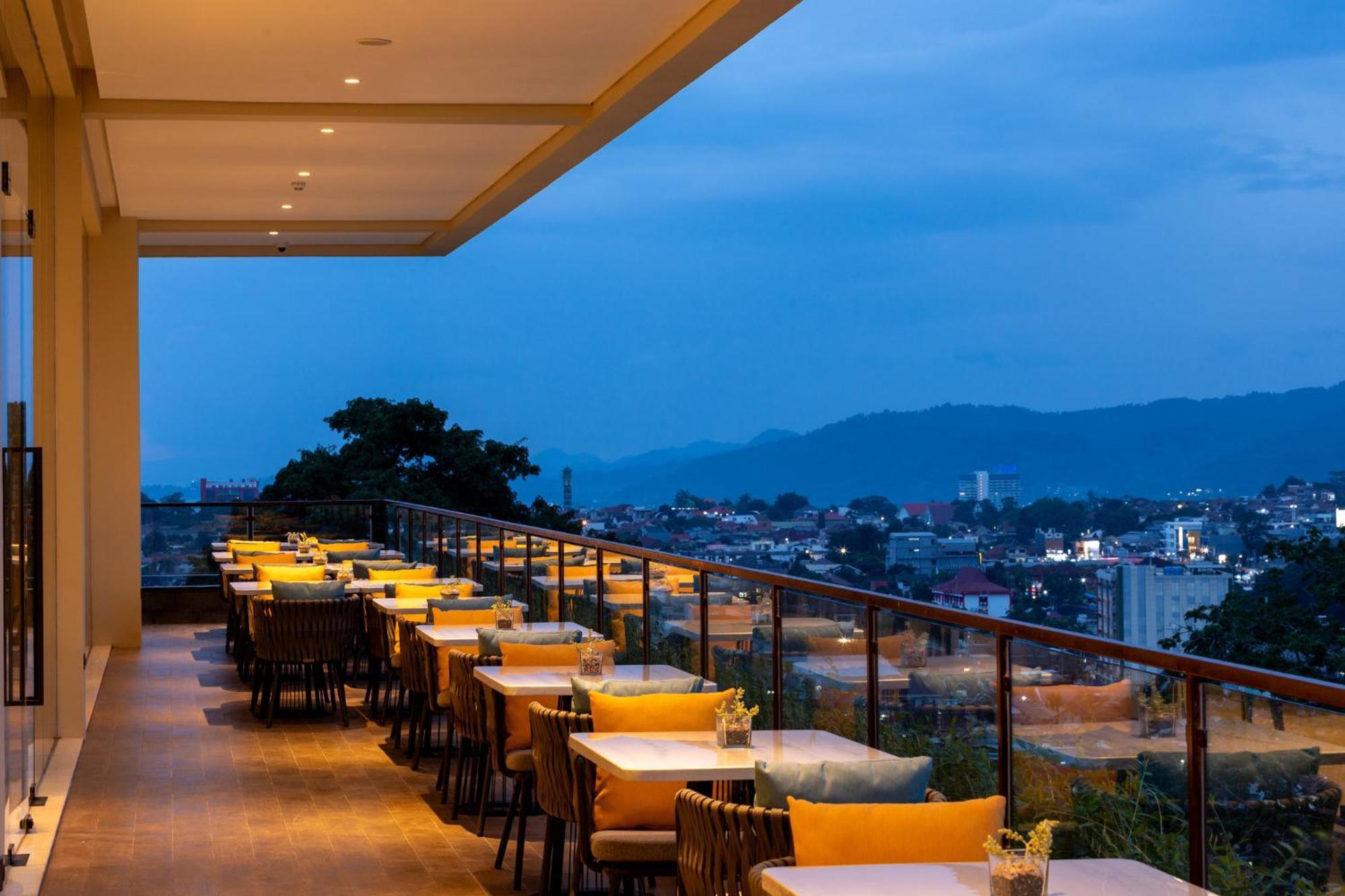 Holiday Inn Lampung Bukit Randu By Ihg Bandar Lampung Exterior photo