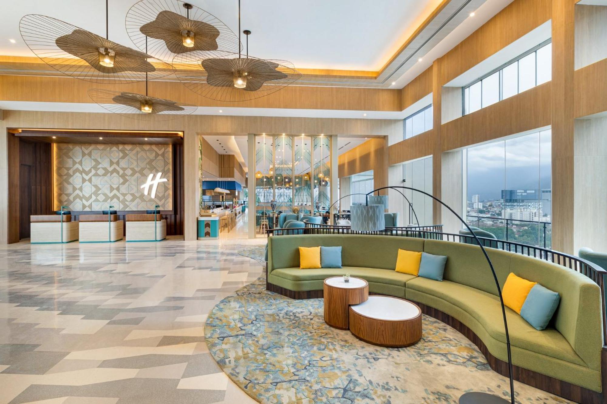 Holiday Inn Lampung Bukit Randu By Ihg Bandar Lampung Exterior photo